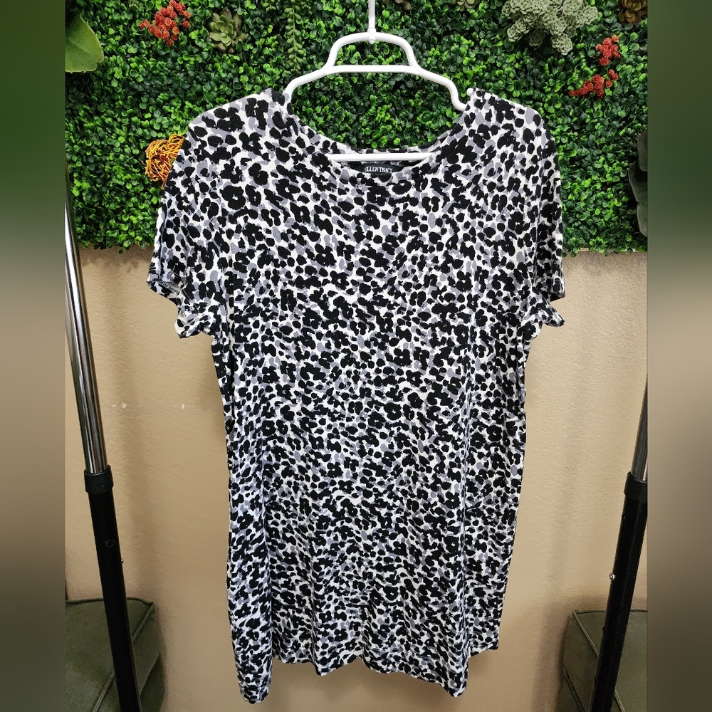 Ellen Tracy Black and White Short Sleeve Dress With Pockets